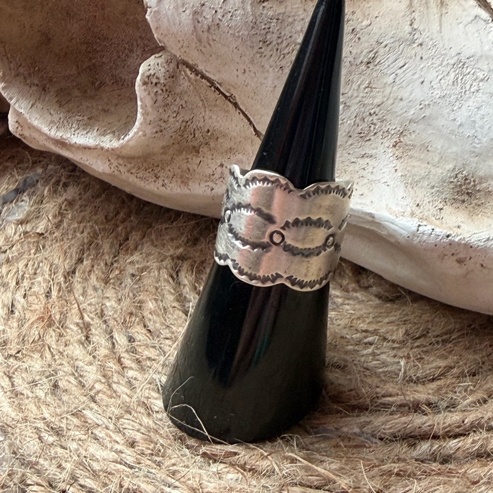 Sterling Silver Engraved Scalloped Cigar Band Ring - Silver
